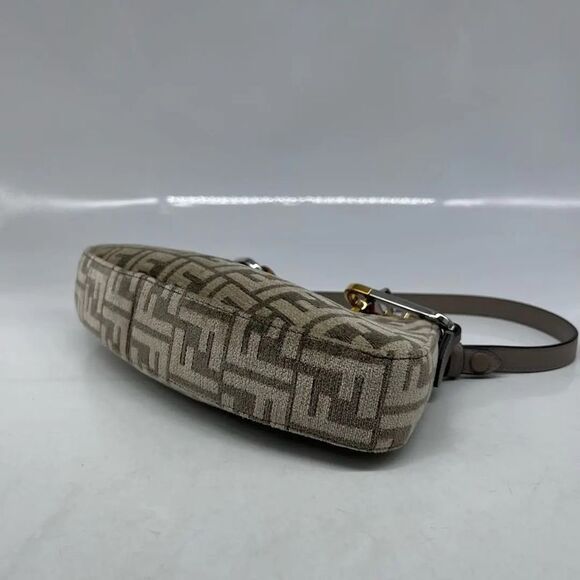 Fendi Women Pre-Loved Bag Very Good Condition - Picture 7 of 9